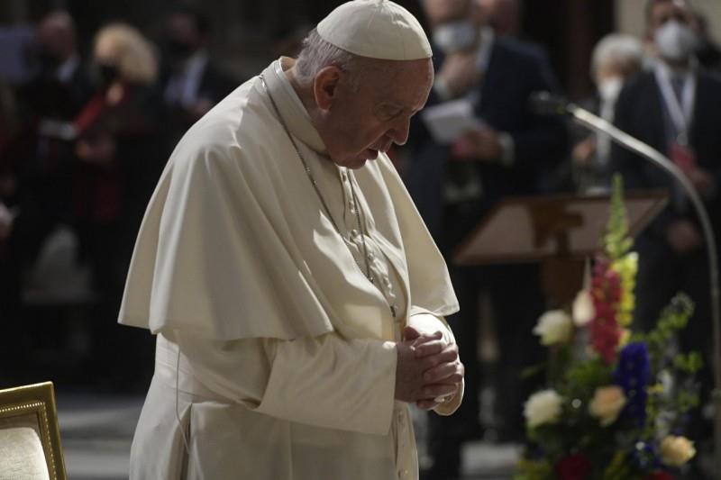 Preghiera del Rosario presieduta da Papa Francesco