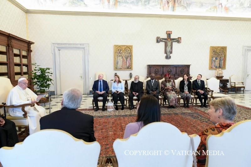 IL PAPA INCONTRA I RESPONSABILE DELLE EQUIPE NOTRE DAME