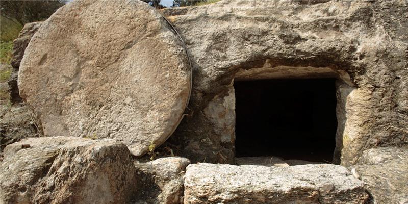 Pasqua sia per tutti il rotolare del macigno